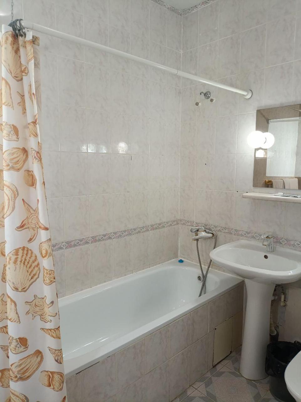 Kremin Hotel Кременчук Екстер'єр фото