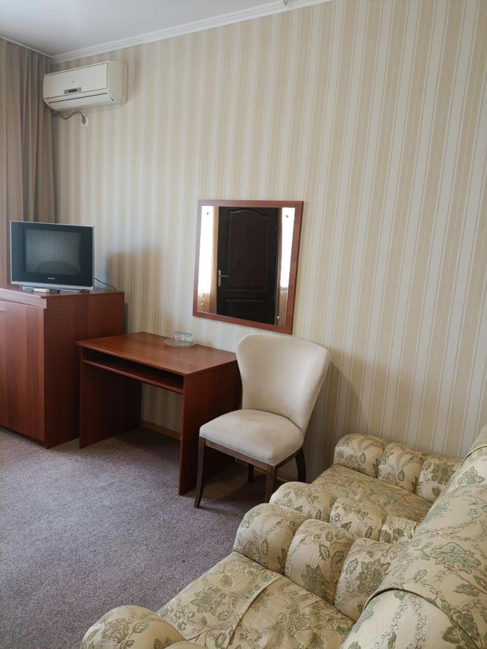 Kremin Hotel Кременчук Екстер'єр фото