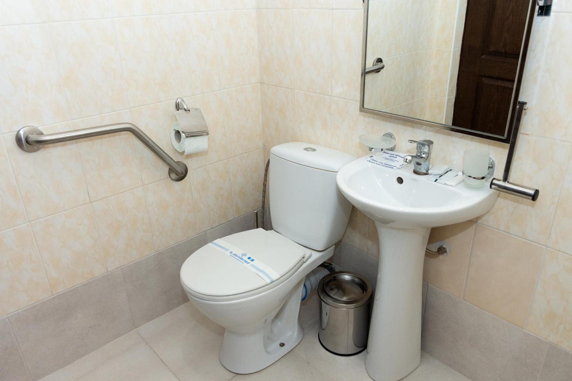 Kremin Hotel Кременчук Екстер'єр фото