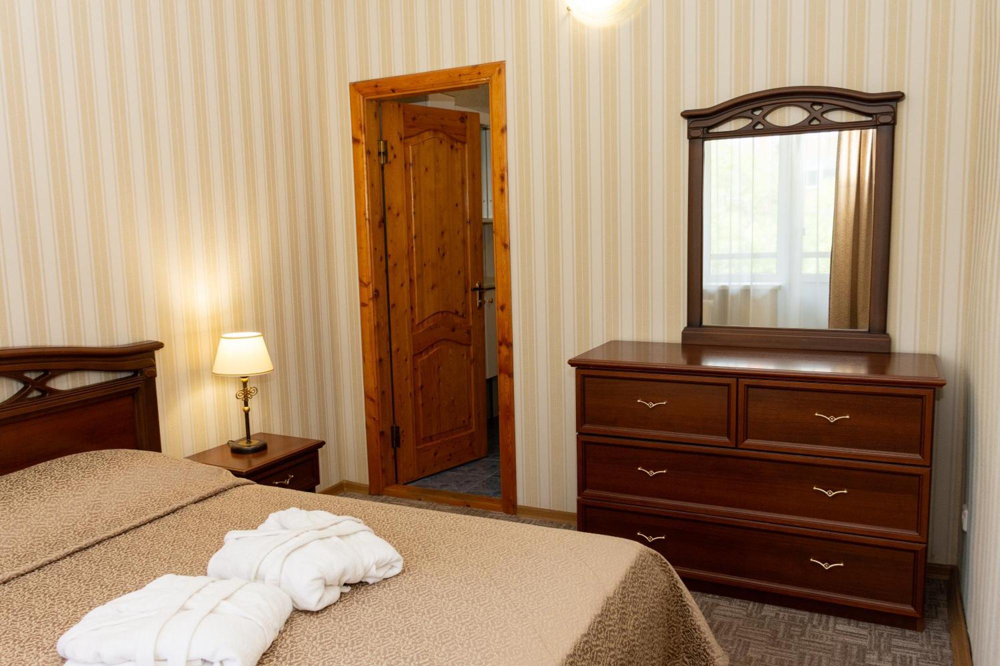 Kremin Hotel Кременчук Екстер'єр фото