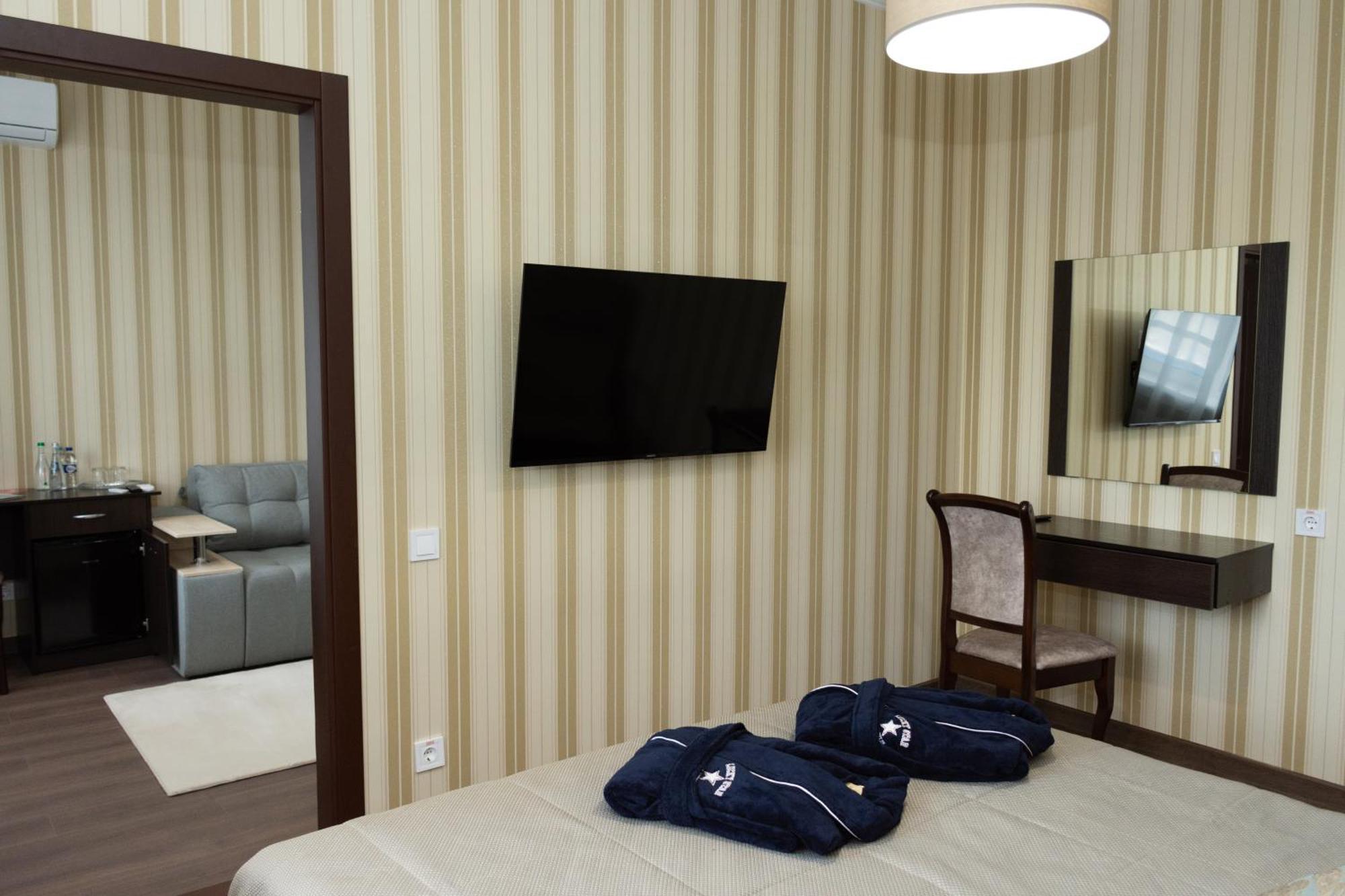 Kremin Hotel Кременчук Екстер'єр фото