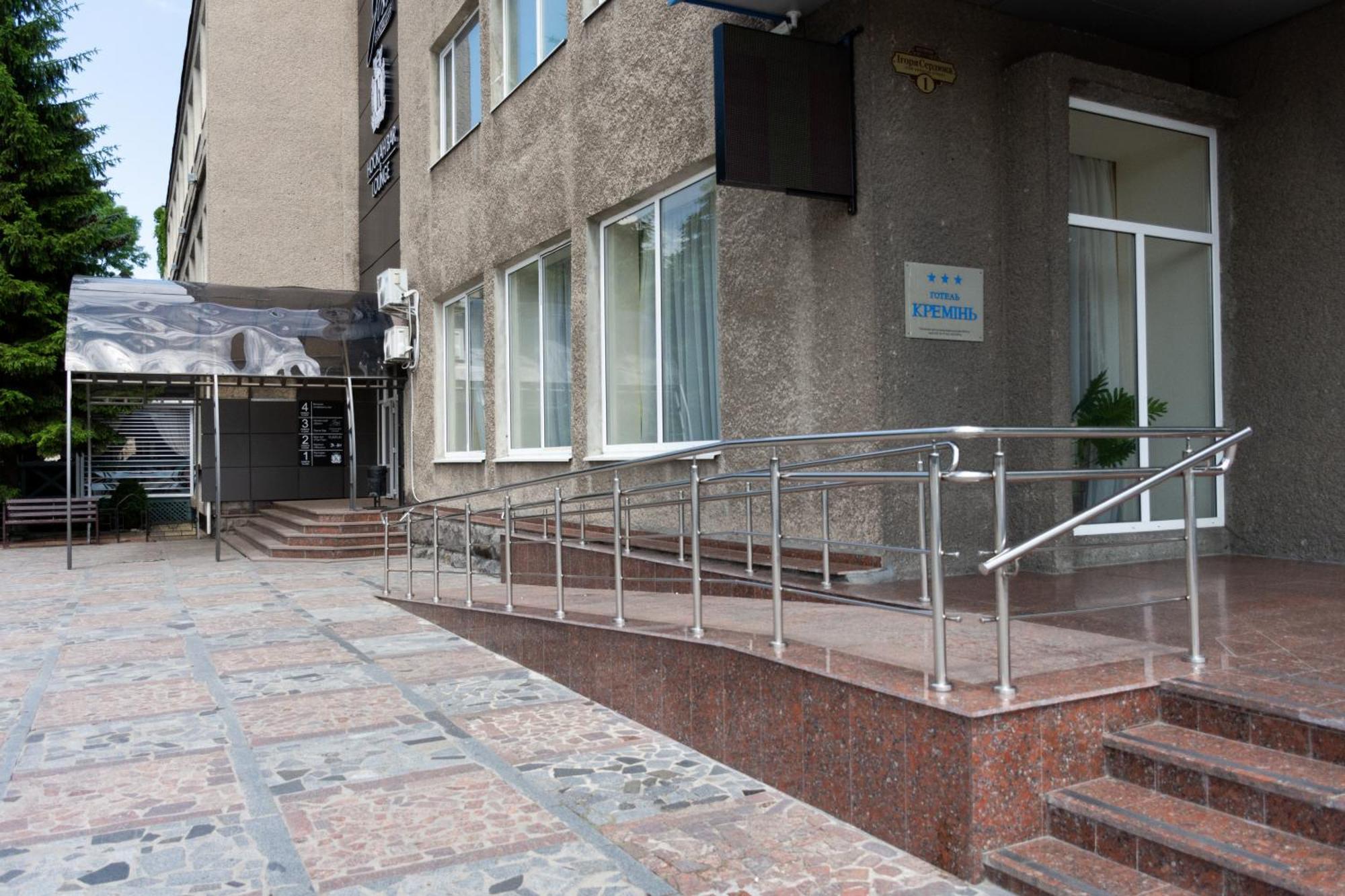 Kremin Hotel Кременчук Екстер'єр фото