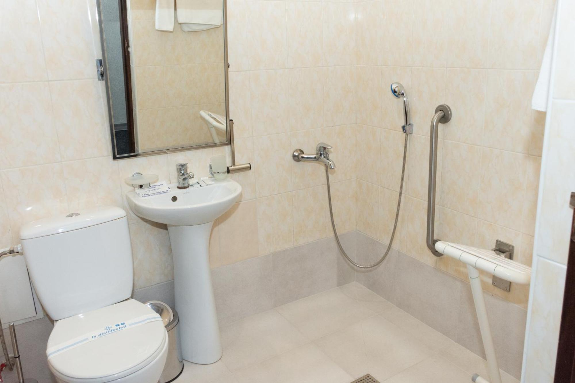 Kremin Hotel Кременчук Екстер'єр фото