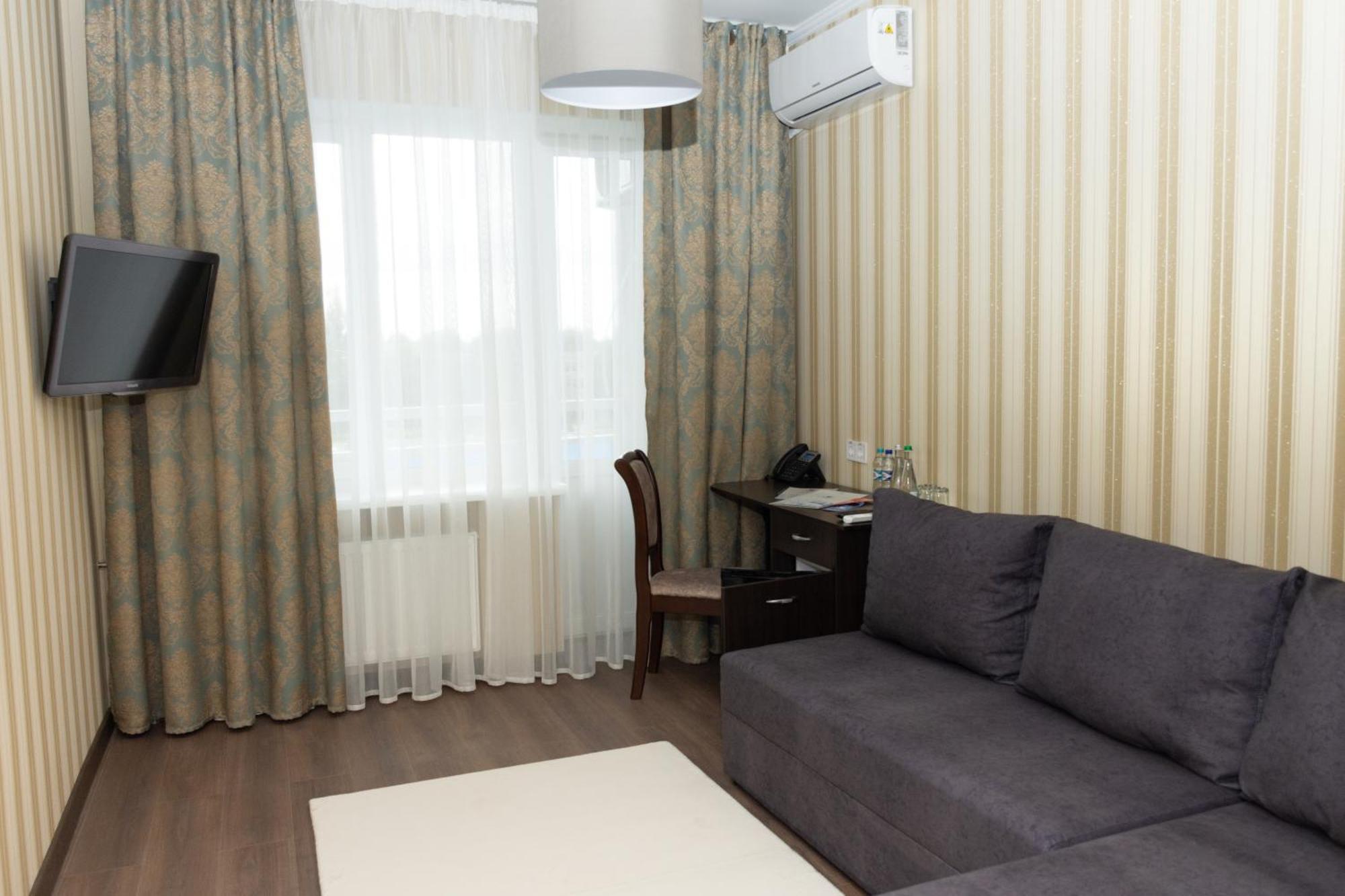 Kremin Hotel Кременчук Екстер'єр фото
