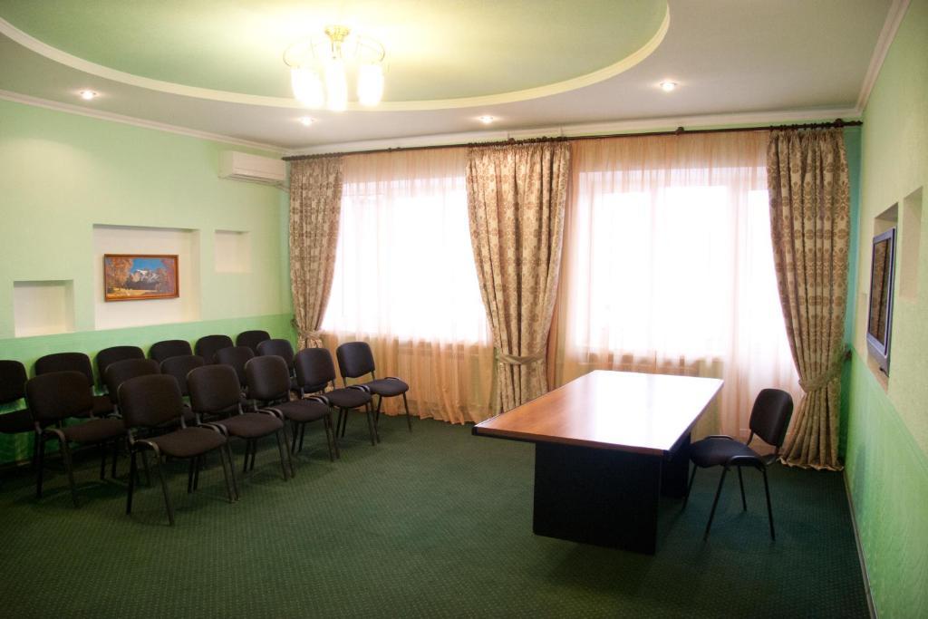 Kremin Hotel Кременчук Екстер'єр фото